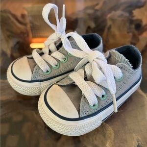 NWOT Sz 2 Baby 2-Tone Converse